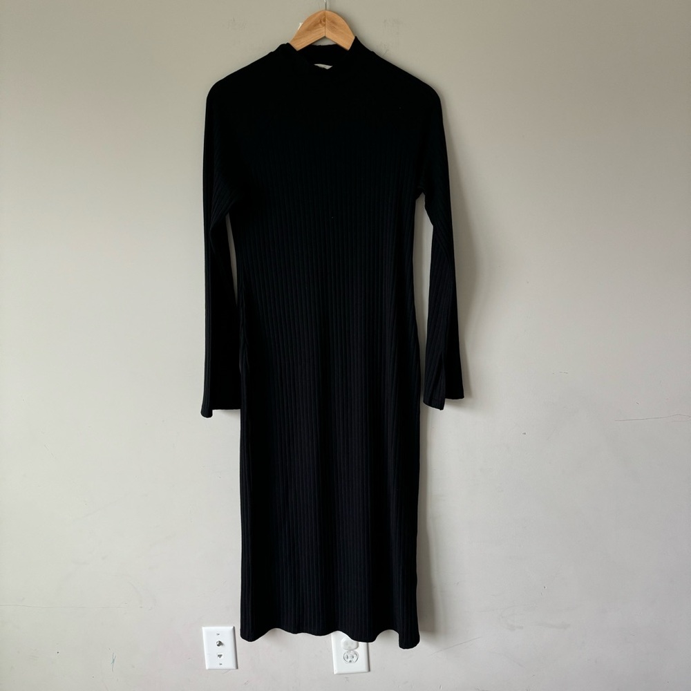 Elegant Black Ribbed Dress